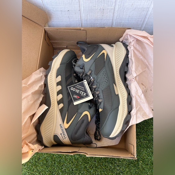 Merrell Men Speed Strike 2 Waterproof Hiking Boots size 11 new 
$170
BELUGA main image 7